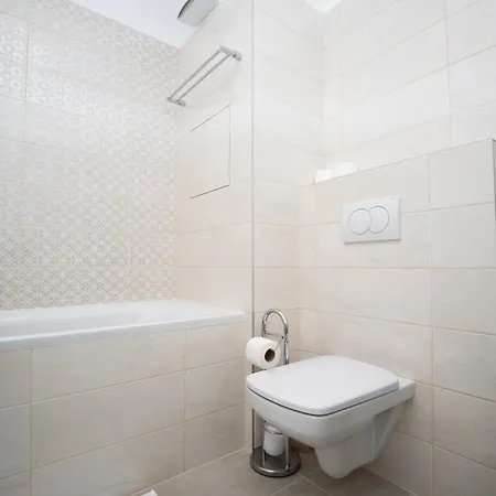 Shm With Ac And Teracce Apartament *