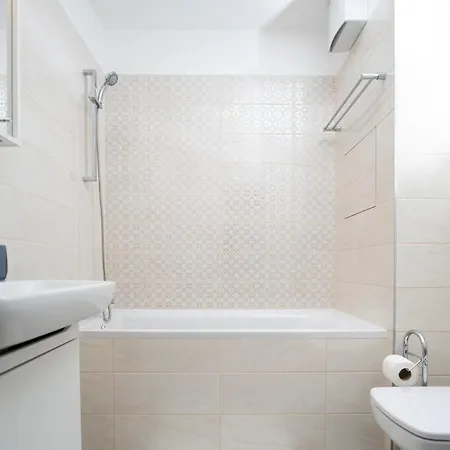 Shm With Ac And Teracce Apartament *